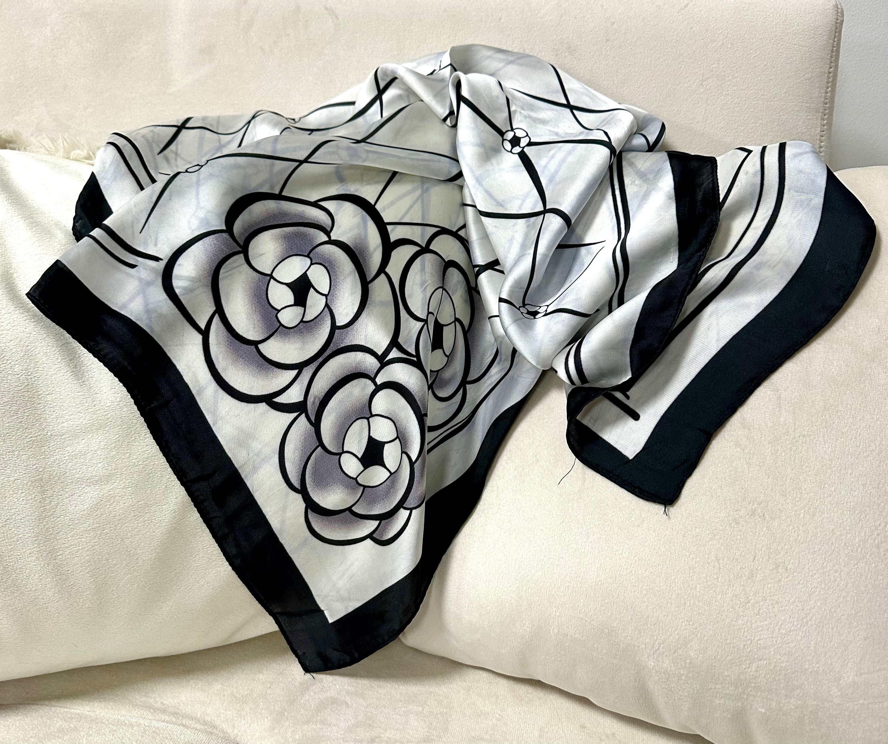 Carré de soie imprimé