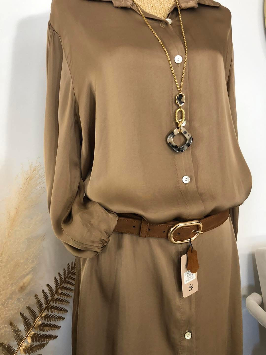 Robe chemise satinée