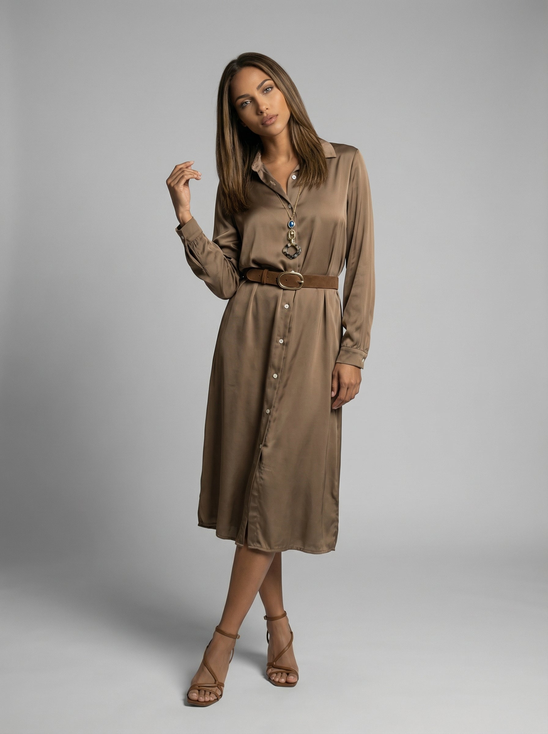 Robe chemise satinée